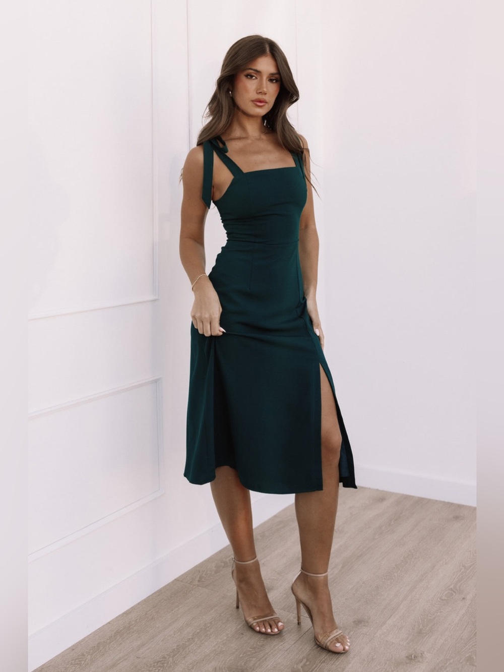 NEW Petal & Pup ‘Laurel Dress’ mid length, green - Picture 7 of 11
